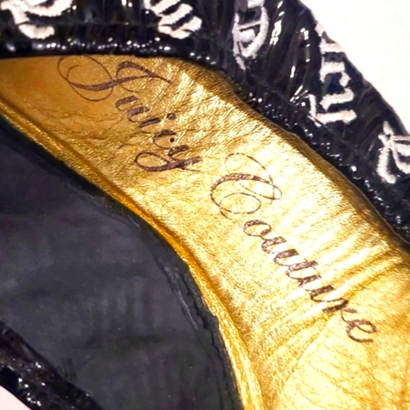 Juicy Couture Black & White Scrunched Ballet Flats. Size: 9M. - Picture 6 of 8